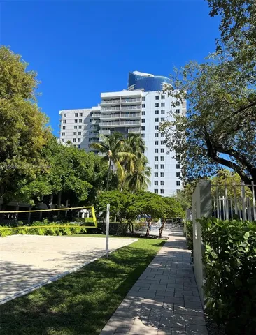 $2,000 | 800 North Miami Avenue, Unit E102, Miami, FL 33136