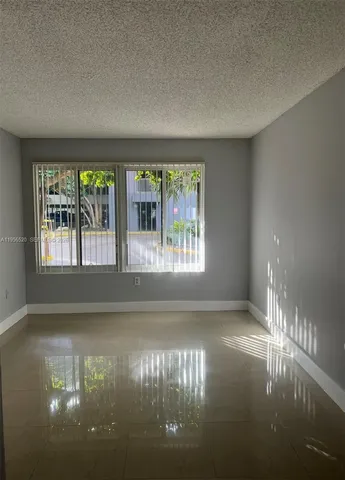 $2,000 | 800 North Miami Avenue, Unit E102, Miami, FL 33136