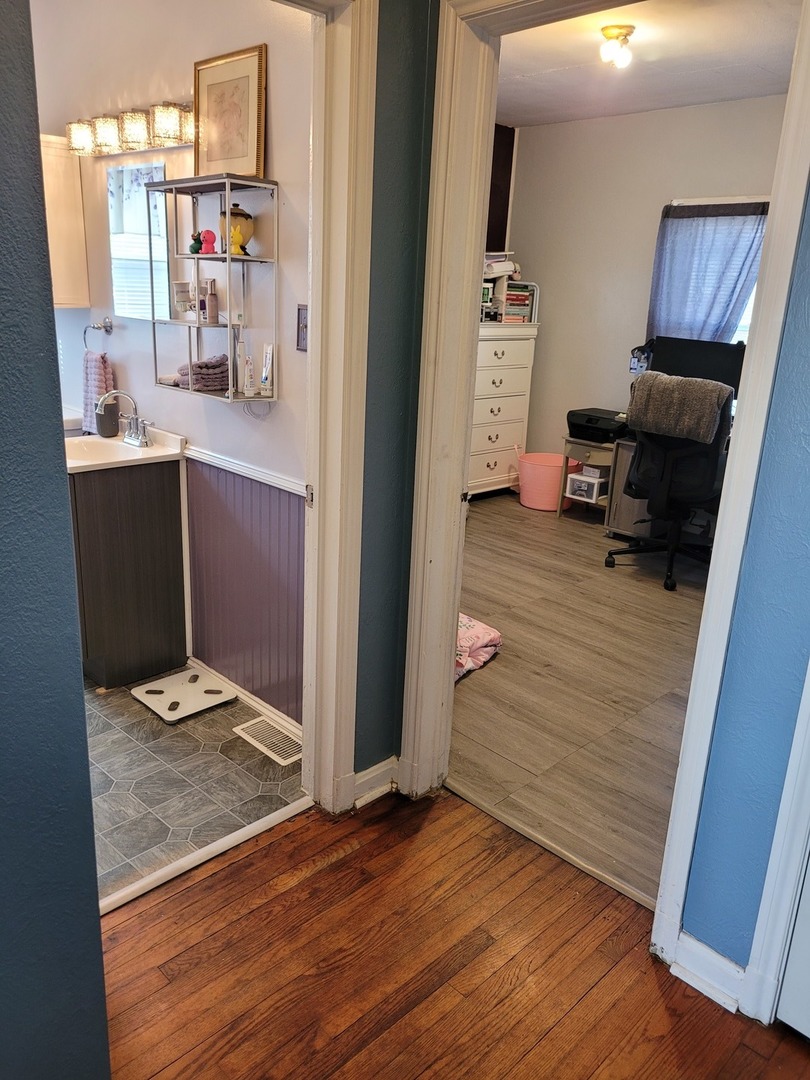 921 Airport Road Mount Vernon, IL 62864 - Photo 23 of 26 a view of a hallway to room with wooden floor and furniture