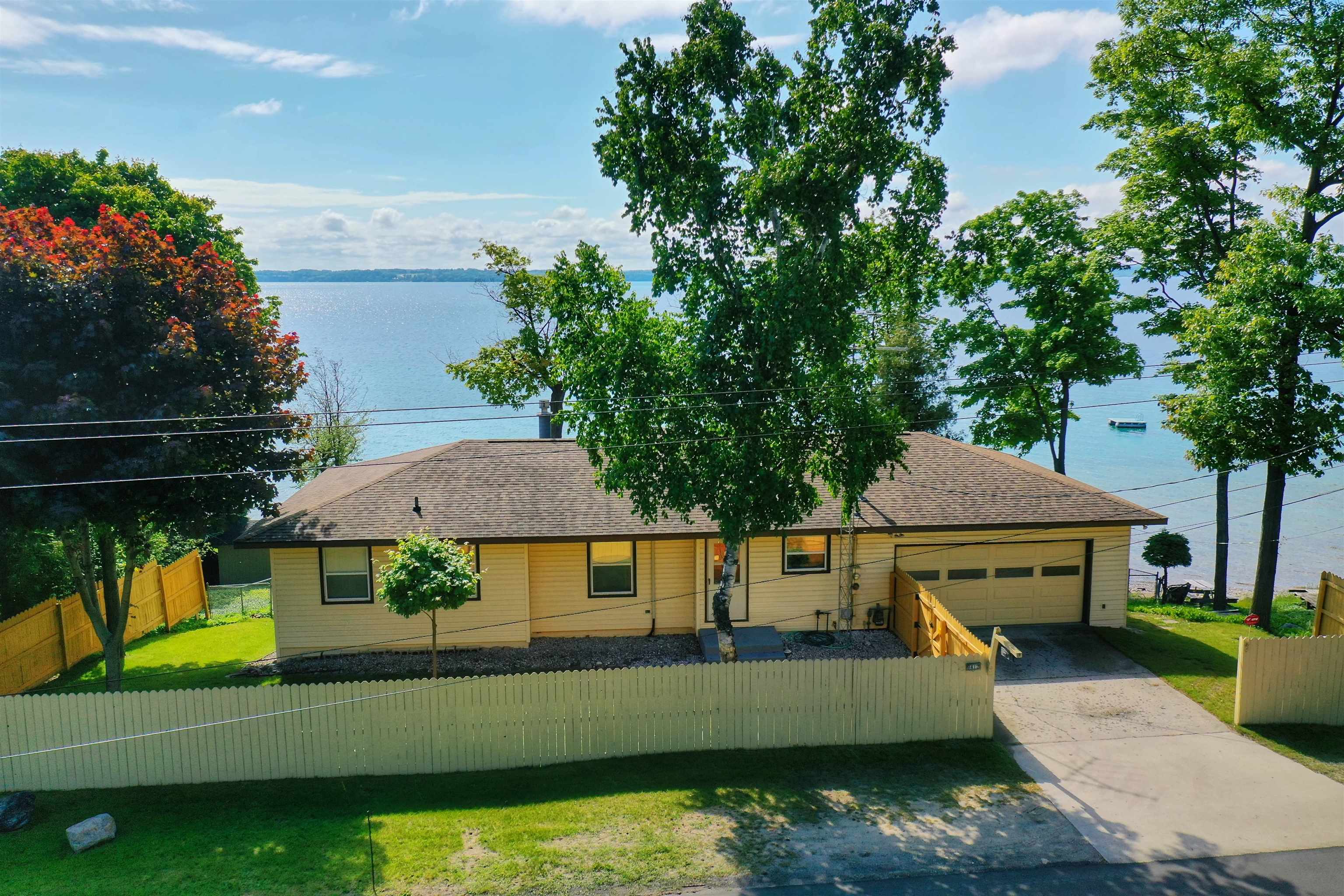 9412 Center Road Traverse City, MI 49686 - Photo 4 of 63 1900950-3.JPG