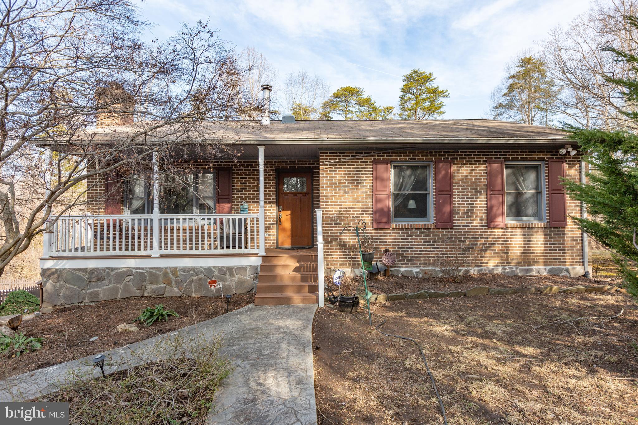 a view of a house with a small yard and plants