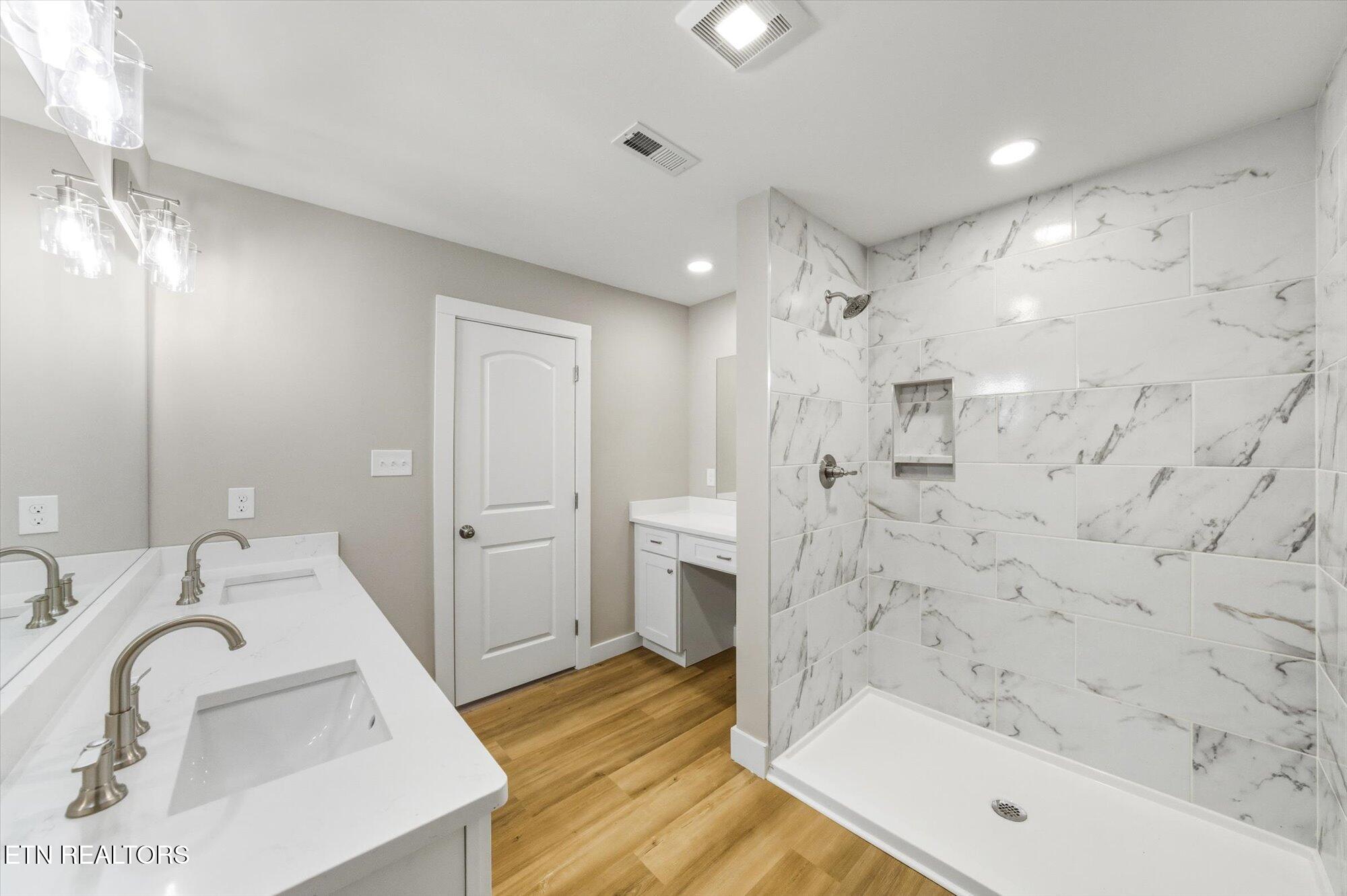 333 Granville Conner Road Powell, TN 37849 - Photo 17 of 30 Master bathroom