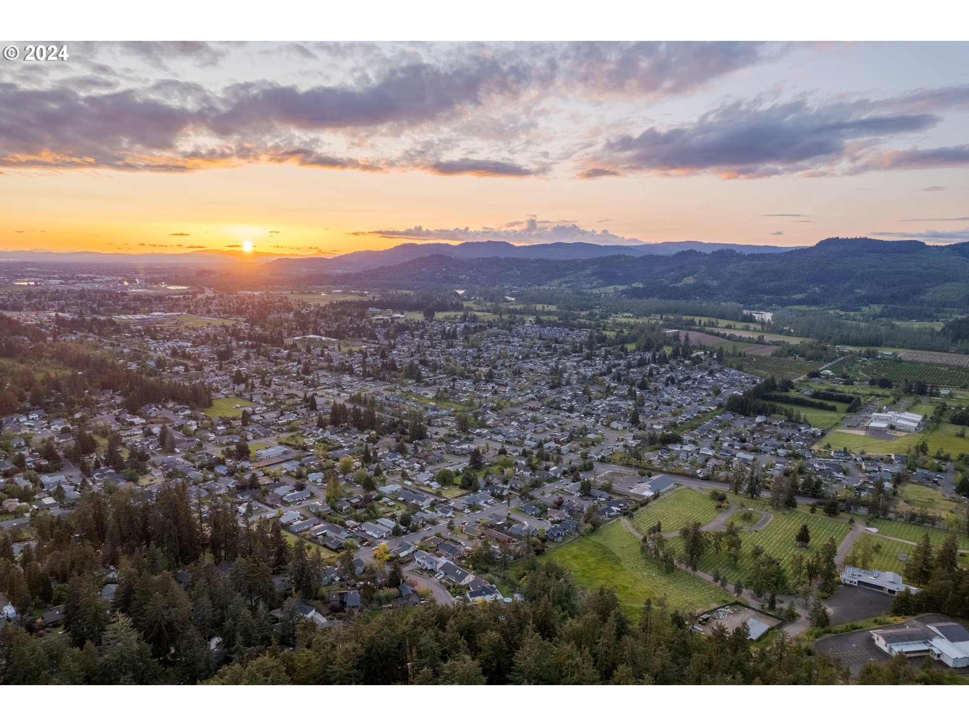 South 73rd Street Springfield, OR 97478 - Photo 4 of 20 a view of city and mountain