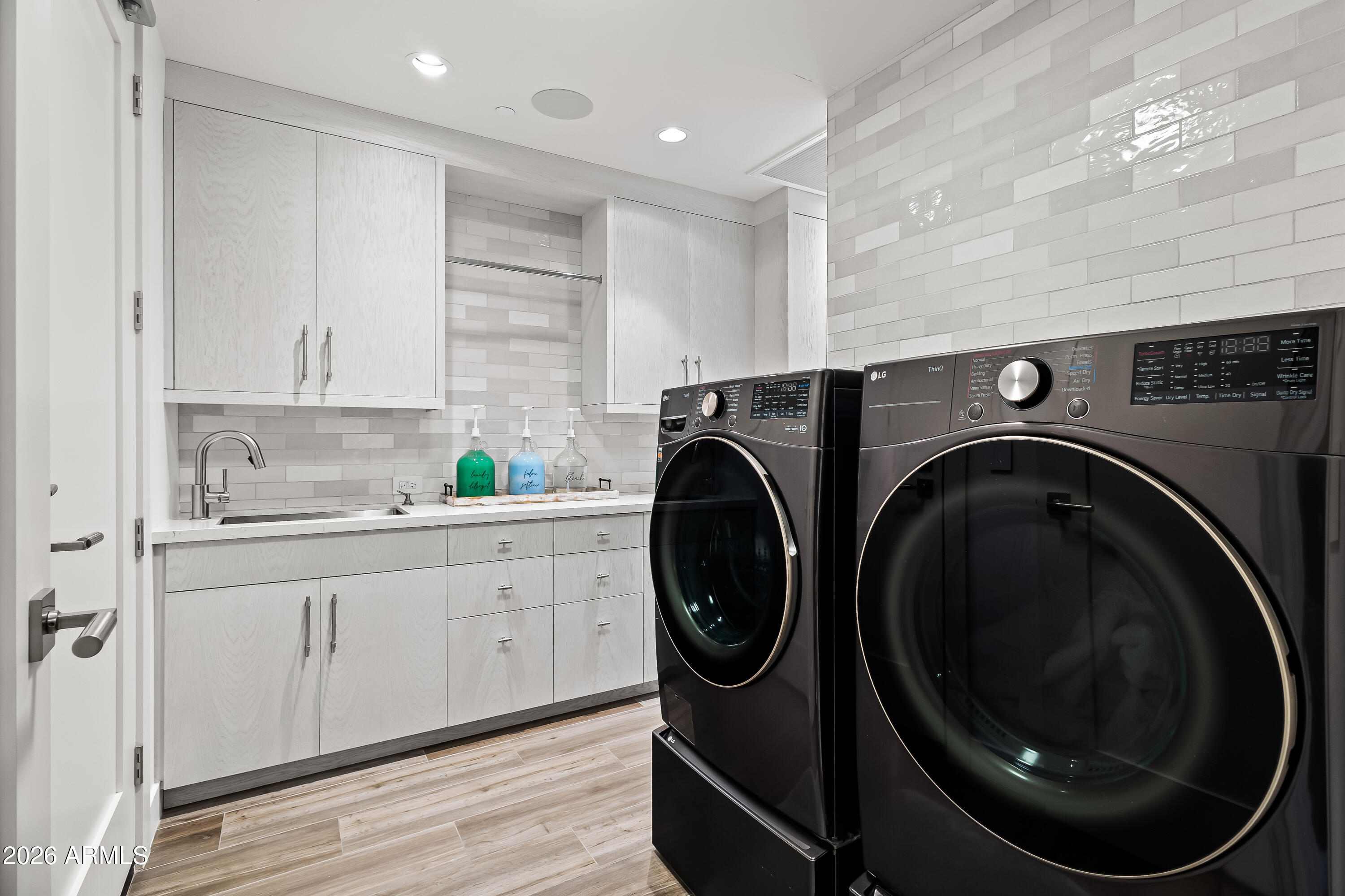 140 East Rio Salado Parkway, Unit 1201 Tempe, AZ 85281 - Photo 37 of 49 Laundry room