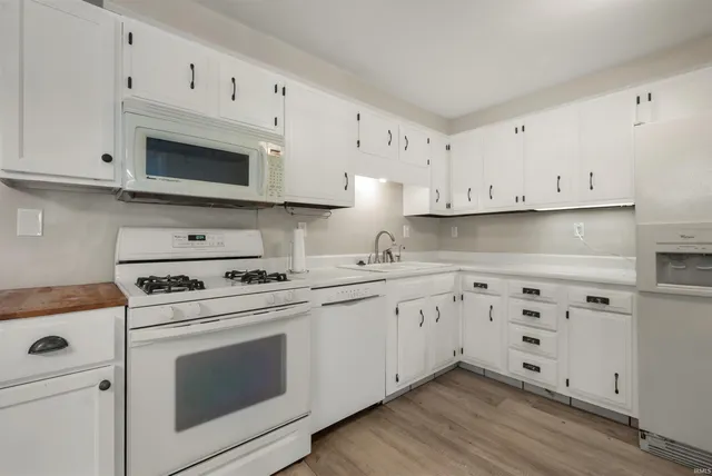 $241,900 | 110 Greenberry Street, Sweetser, IN 46952