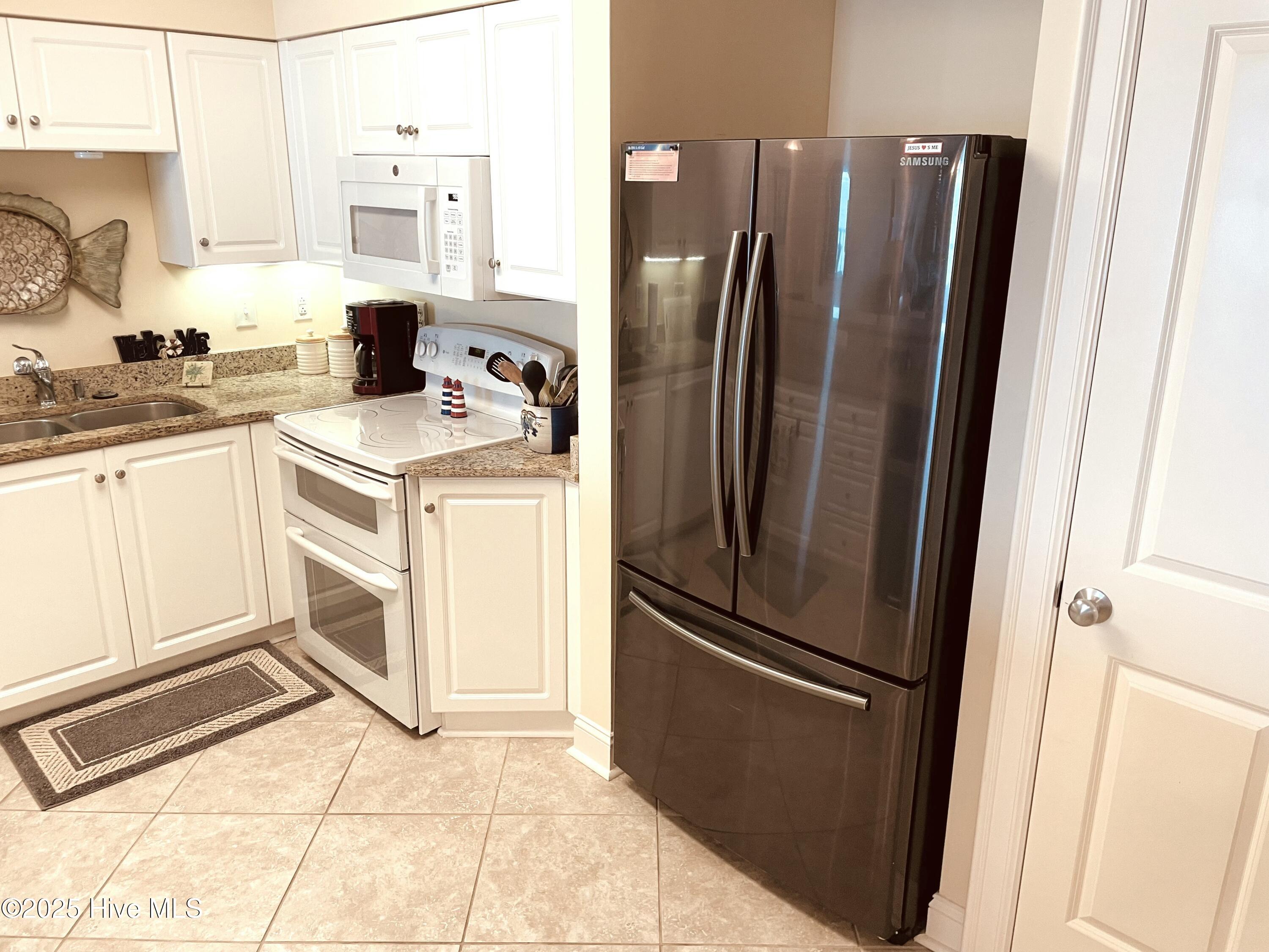 1550 Salter Path Road, Unit 209 Indian Beach, NC 28512 - Photo 22 of 43 KITCHEN