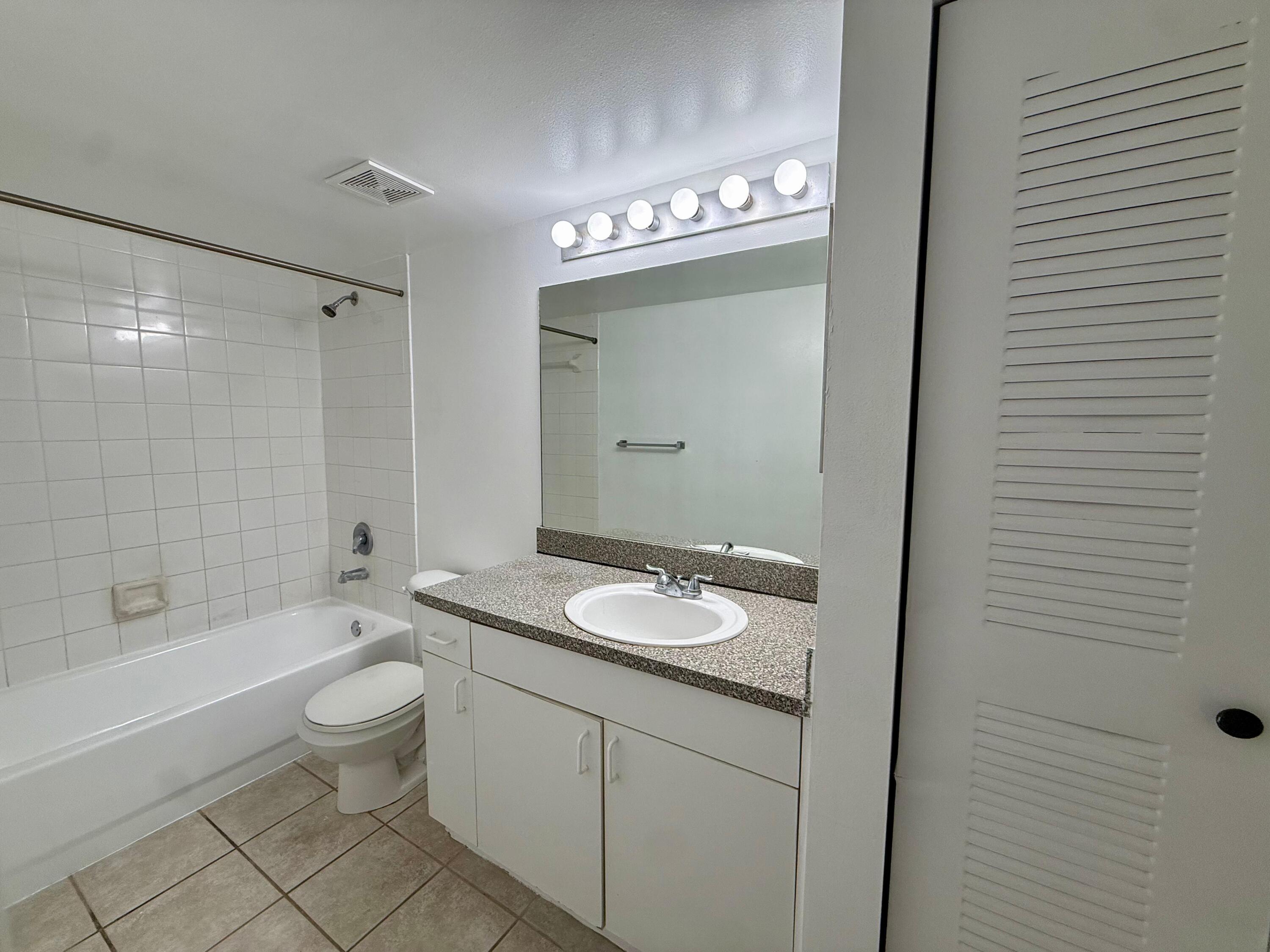 5065 Wiles Road, Unit 204 Coconut Creek, FL 33073 - Photo 5 of 14 WhatsApp Image 2026-04-23 at 17.13.09