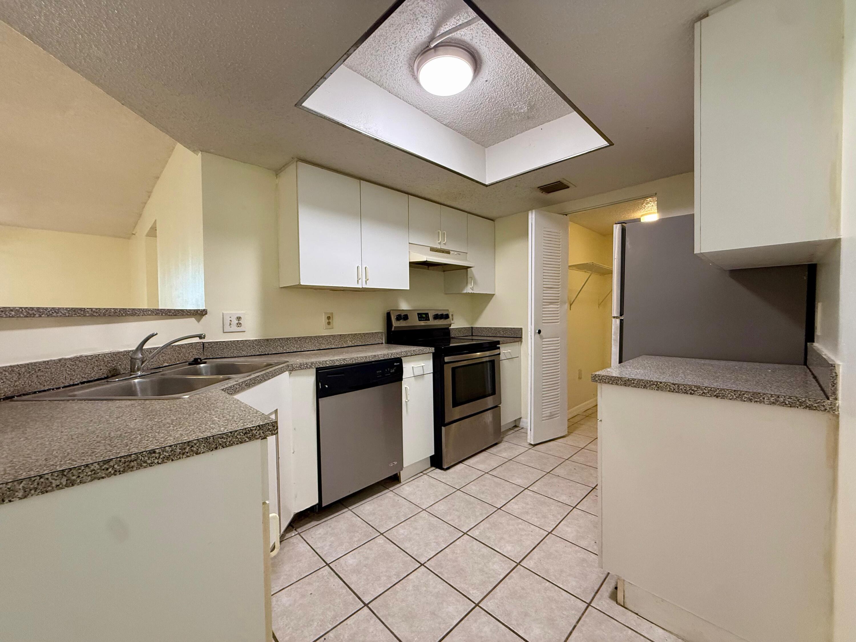 5065 Wiles Road, Unit 204 Coconut Creek, FL 33073 - Photo 9 of 14 WhatsApp Image 2026-04-23 at 17.13.16
