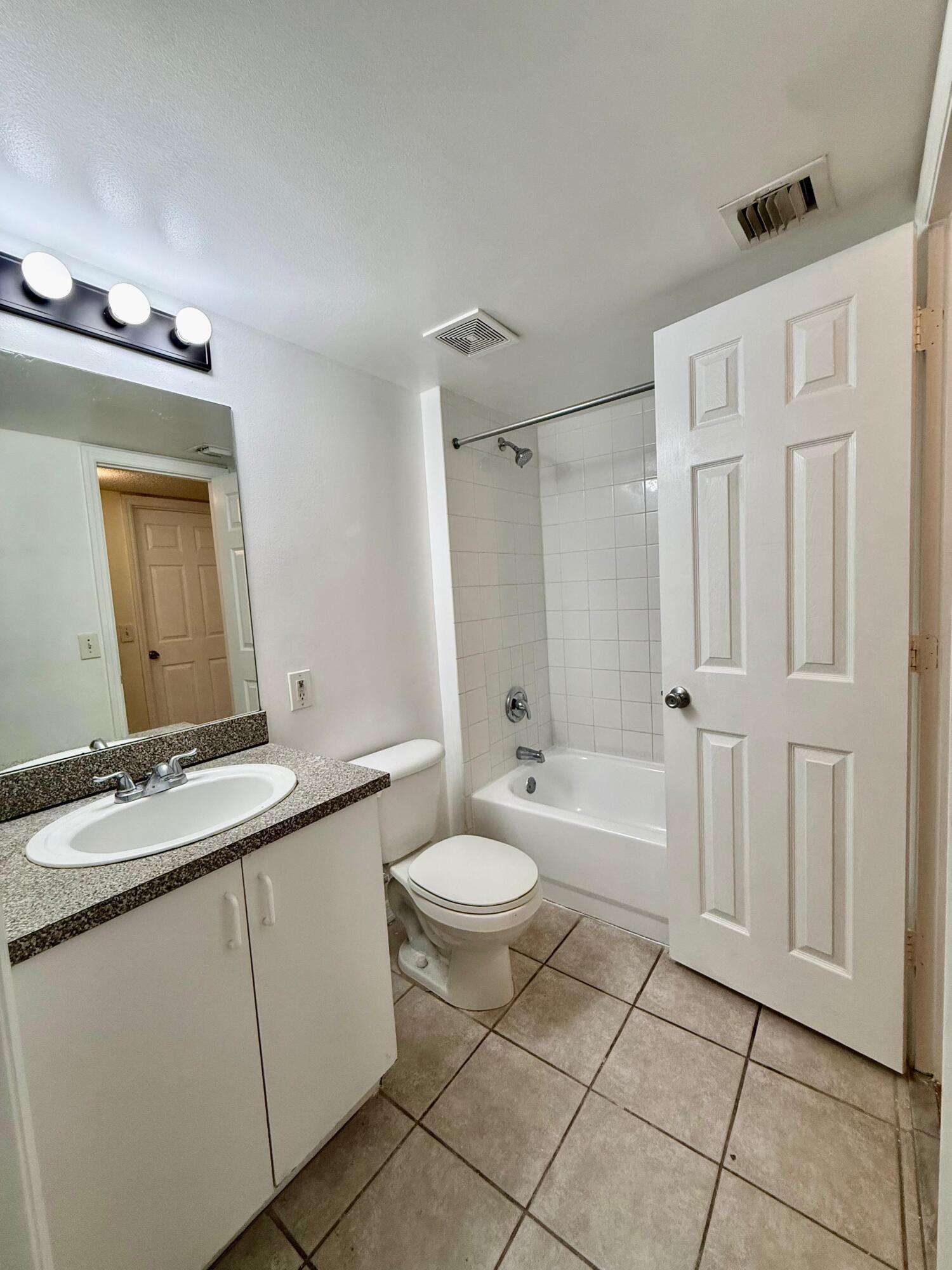 5065 Wiles Road, Unit 204 Coconut Creek, FL 33073 - Photo 10 of 14 WhatsApp Image 2026-04-23 at 17.13.10