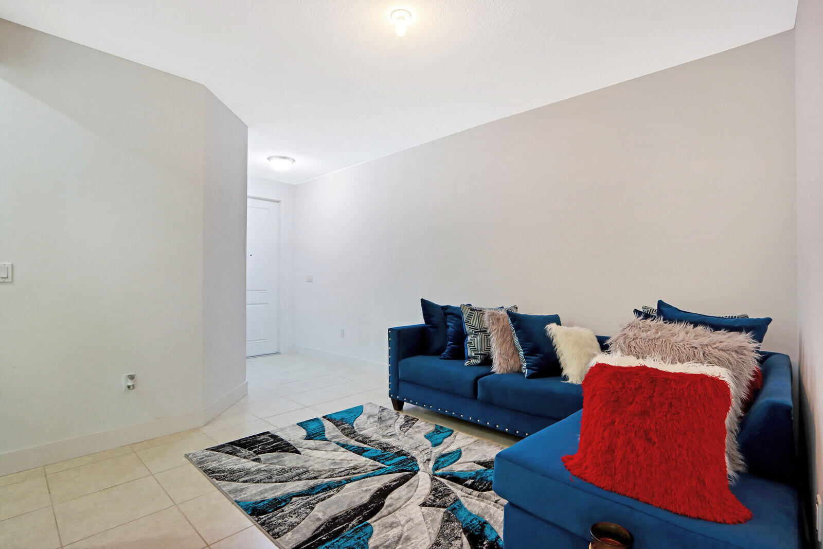 6024 Pine Tree Way Riviera Beach, FL 33410 - Photo 11 of 26 Family Room