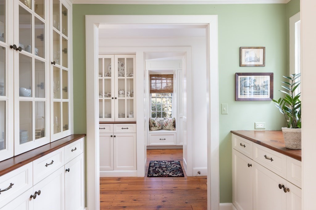 284 Woodland Road Brookline, MA 02467 - Photo 13 of 29
