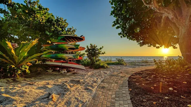 $7,000 | 5757 Gulf Of Mexico Drive, Unit 204, Longboat Key, FL 34228