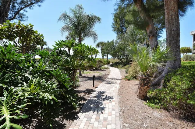 $7,000 | 5757 Gulf Of Mexico Drive, Unit 204, Longboat Key, FL 34228