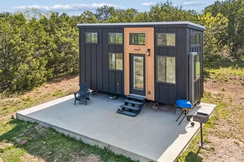 an outdoor view of house with backyard