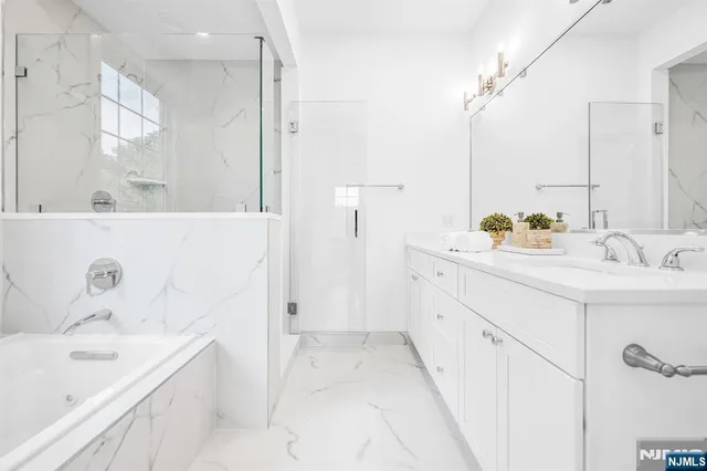 $1,225,000 | 11 Gabriel Court, Unit 11, Paramus, NJ 07652