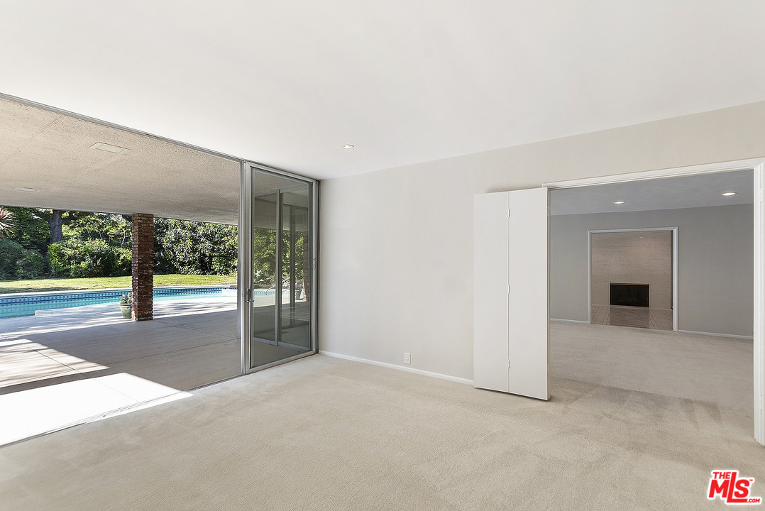 711 Sierra Drive Beverly Hills, CA 90210 - Photo 11 of 41