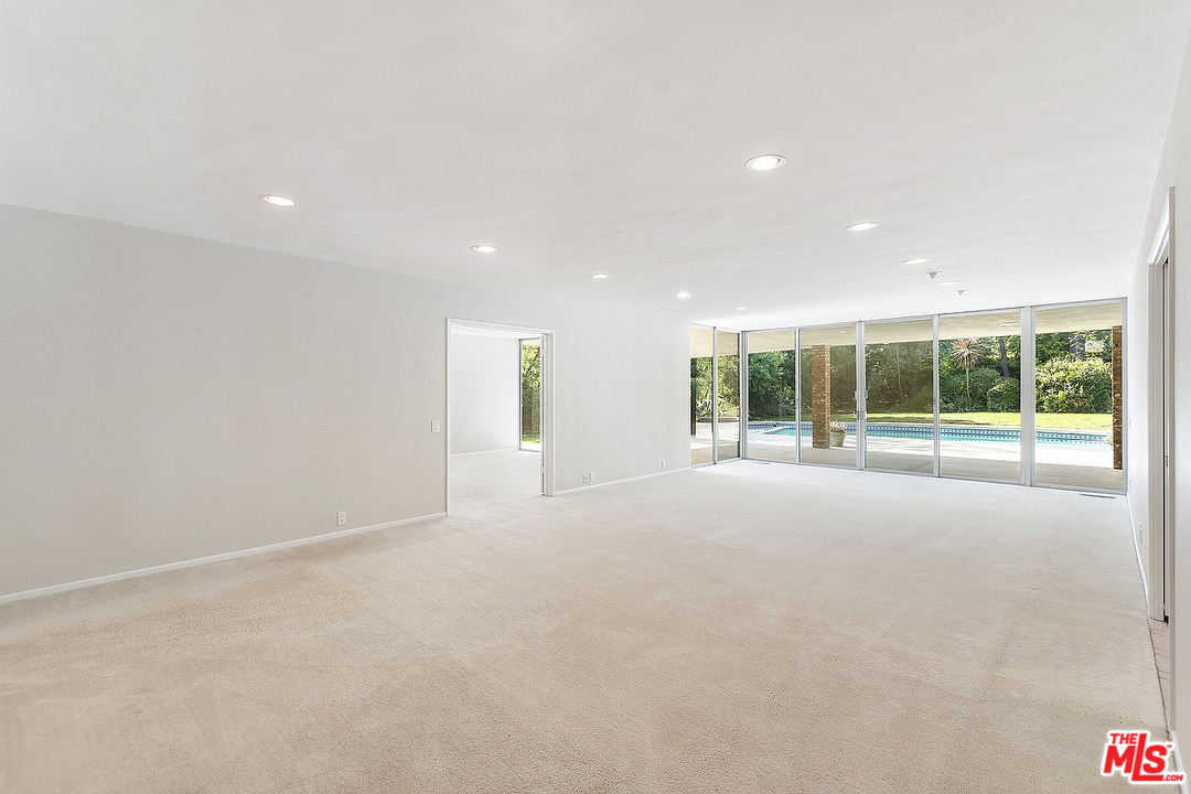 711 Sierra Drive Beverly Hills, CA 90210 - Photo 12 of 41