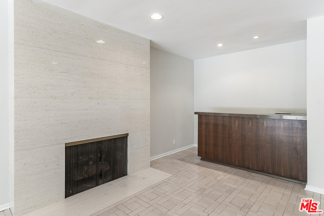 711 Sierra Drive Beverly Hills, CA 90210 - Photo 14 of 41