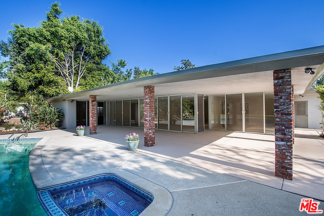 711 Sierra Drive Beverly Hills, CA 90210 - Photo 15 of 41