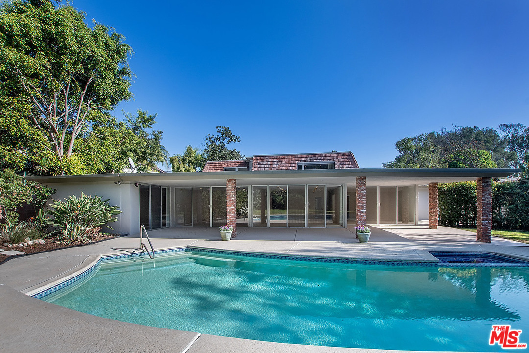 711 Sierra Drive Beverly Hills, CA 90210 - Photo 18 of 41