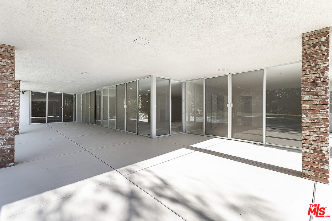 711 Sierra Drive Beverly Hills, CA 90210 - Photo 21 of 41