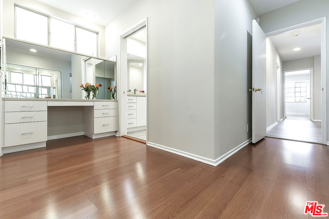 711 Sierra Drive Beverly Hills, CA 90210 - Photo 29 of 41