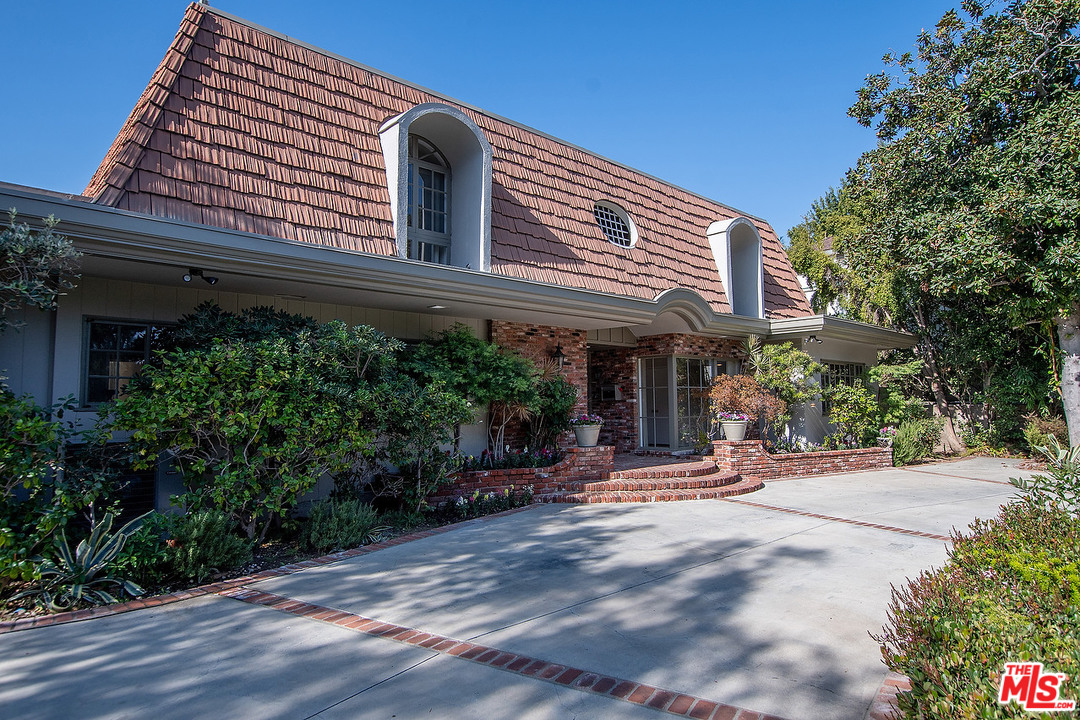 711 Sierra Drive Beverly Hills, CA 90210 - Photo 3 of 41