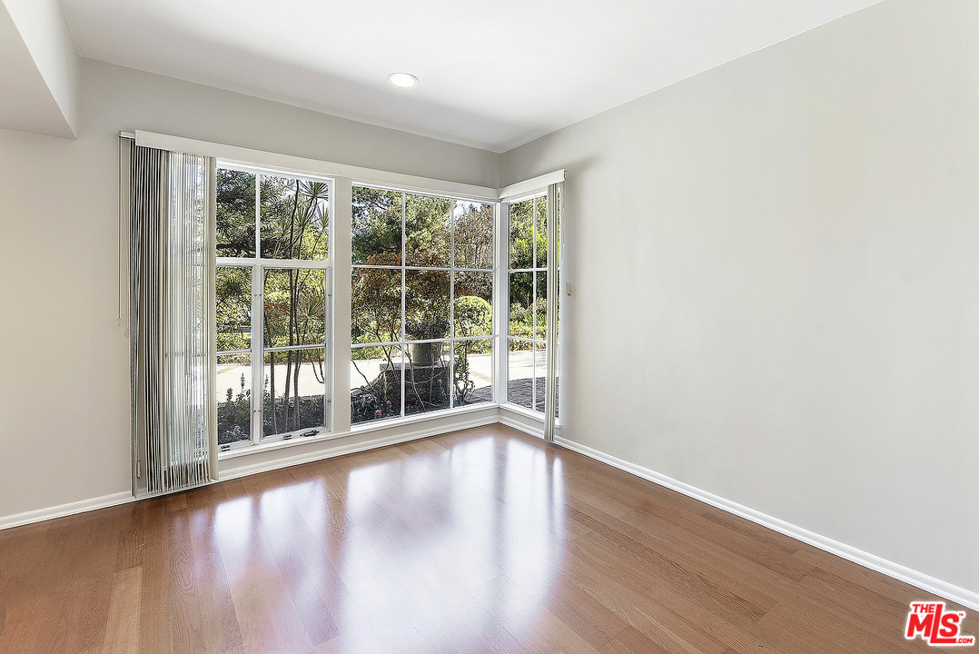 711 Sierra Drive Beverly Hills, CA 90210 - Photo 35 of 41