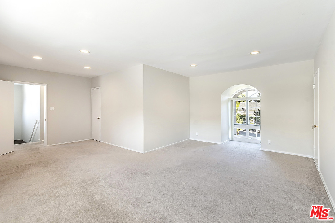 711 Sierra Drive Beverly Hills, CA 90210 - Photo 6 of 41