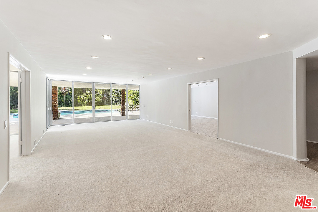 711 Sierra Drive Beverly Hills, CA 90210 - Photo 8 of 41