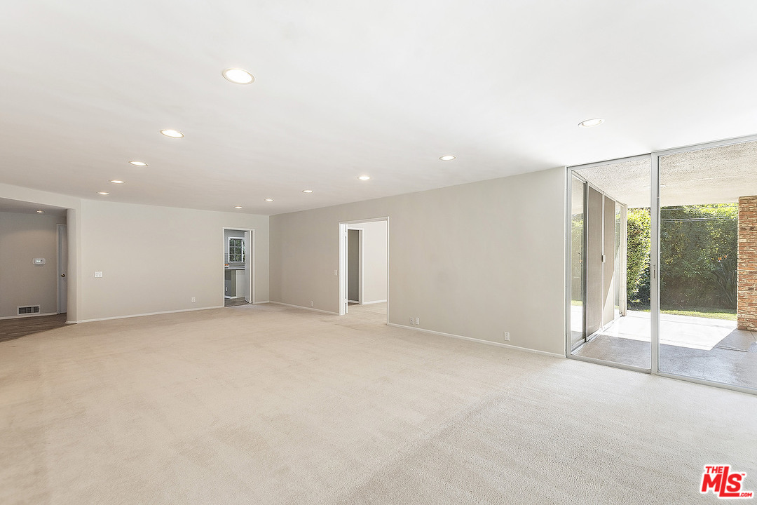 711 Sierra Drive Beverly Hills, CA 90210 - Photo 9 of 41