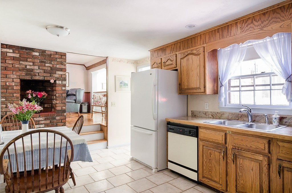 45 Pyramid Lane Scituate, MA 02066 - Photo 9 of 28 Gallery Image 9