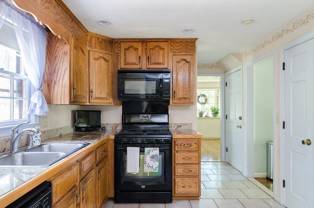 45 Pyramid Lane Scituate, MA 02066 - Photo 10 of 28 Gallery Image 10