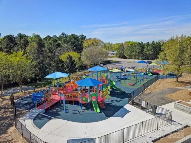 $1,150,000 | 27056 Catamaran Drive, Tega Cay, SC 29708