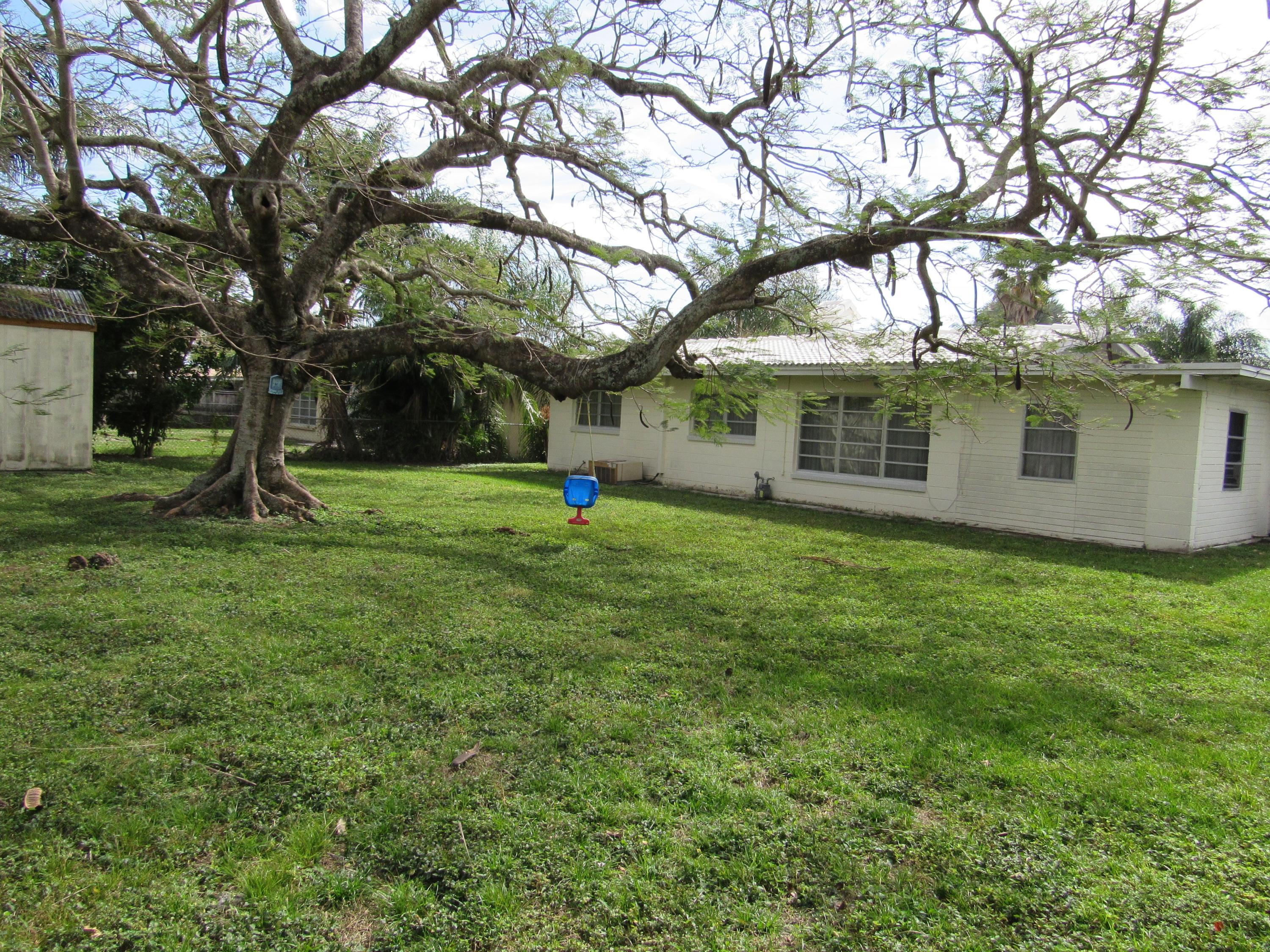 21 Forest Hills Lane Boca Raton, FL 33431 - Photo 3 of 33 Back Yard
