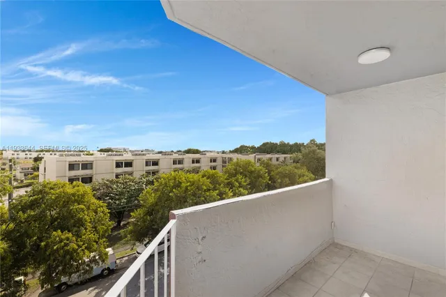 $2,500 | 1750 West 46th Street, Unit 544, Hialeah, FL 33012
