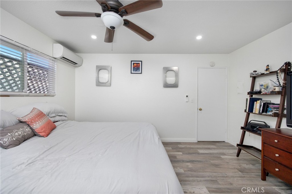 204 Springfield Avenue Huntington Beach, CA 92648 - Photo 37 of 40 Unit C - Bedroom