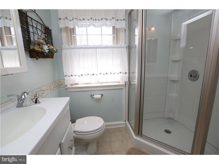 516 Georgian Road Glenside, PA 19038 - Photo 15 of 25 Master Bathroom