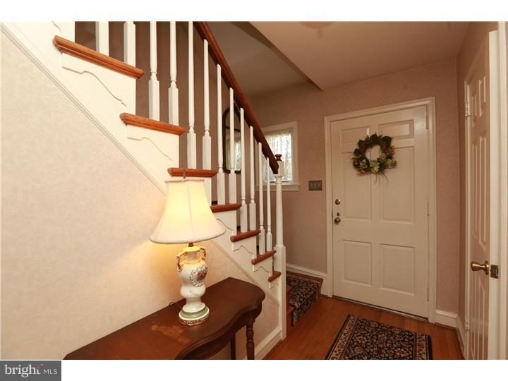 516 Georgian Road Glenside, PA 19038 - Photo 3 of 25 Hallway