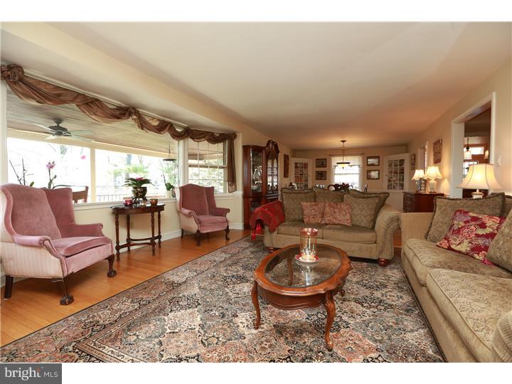 516 Georgian Road Glenside, PA 19038 - Photo 4 of 25 Living Room