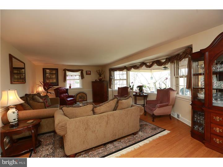 516 Georgian Road Glenside, PA 19038 - Photo 6 of 25 Living Room