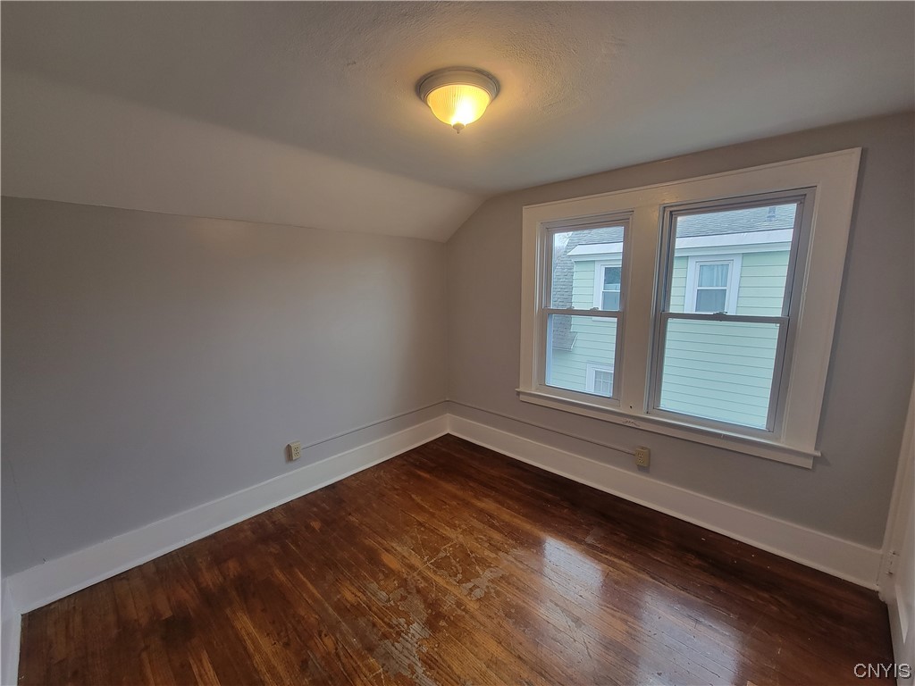 811 Ballantyne Road Syracuse, NY 13207 - Photo 12 of 17