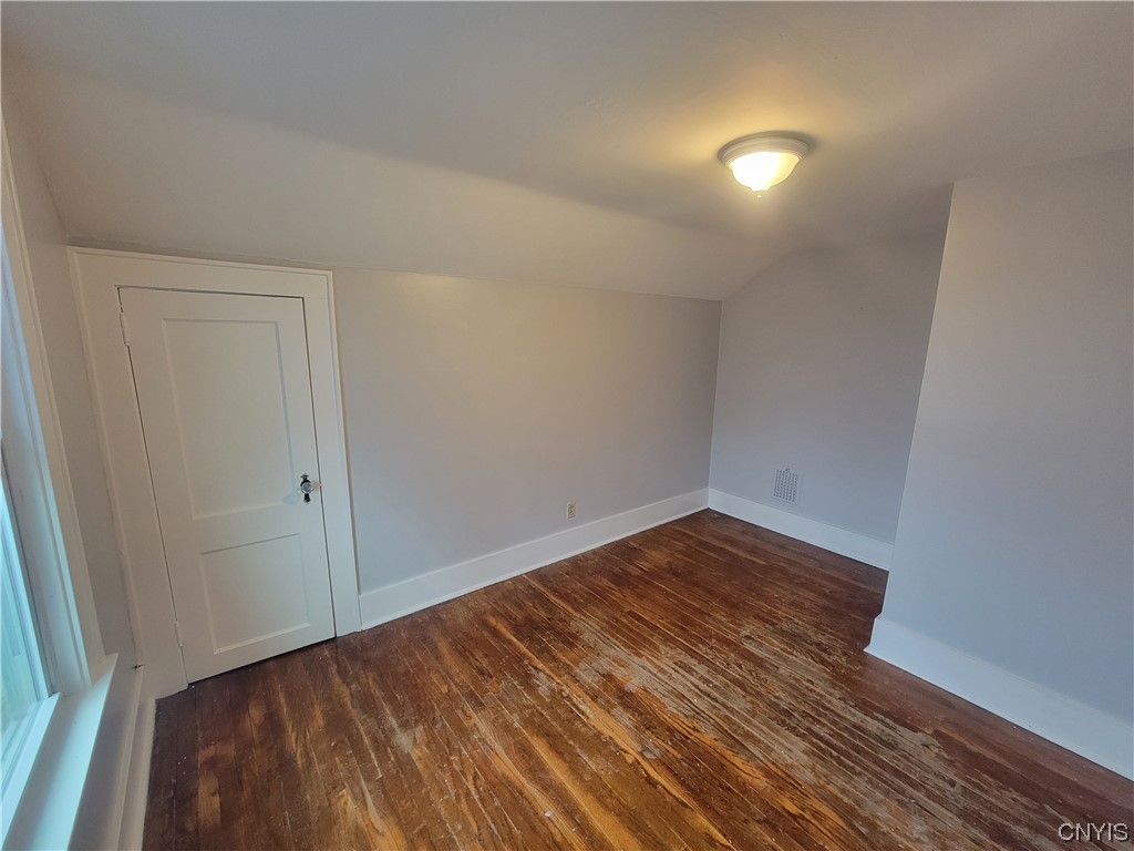 811 Ballantyne Road Syracuse, NY 13207 - Photo 15 of 17