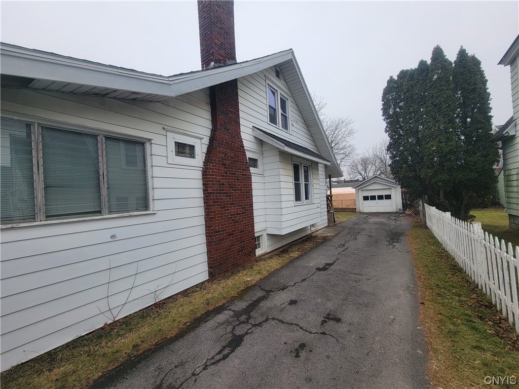 811 Ballantyne Road Syracuse, NY 13207 - Photo 16 of 17