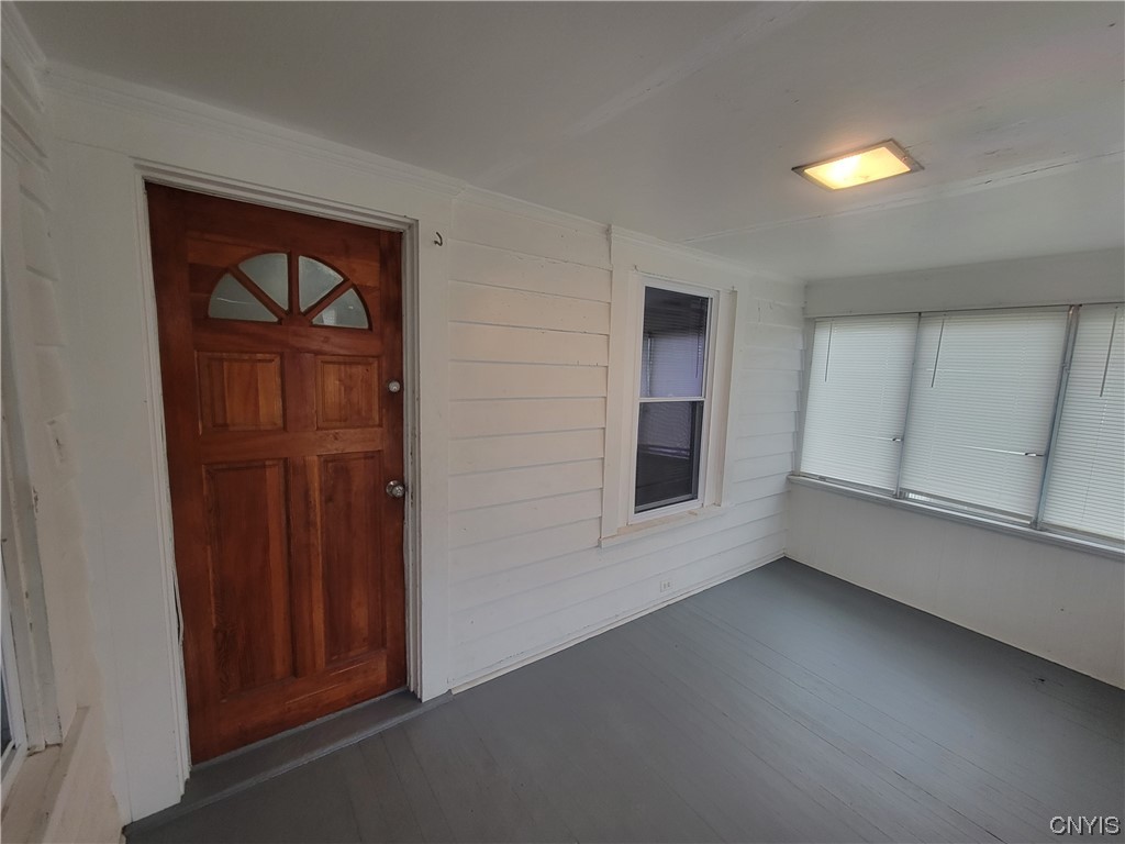 811 Ballantyne Road Syracuse, NY 13207 - Photo 2 of 17