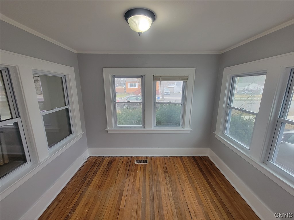 811 Ballantyne Road Syracuse, NY 13207 - Photo 3 of 17