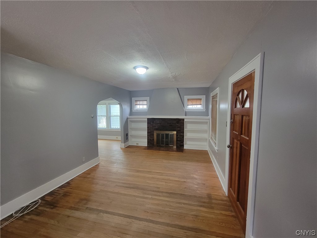 811 Ballantyne Road Syracuse, NY 13207 - Photo 4 of 17