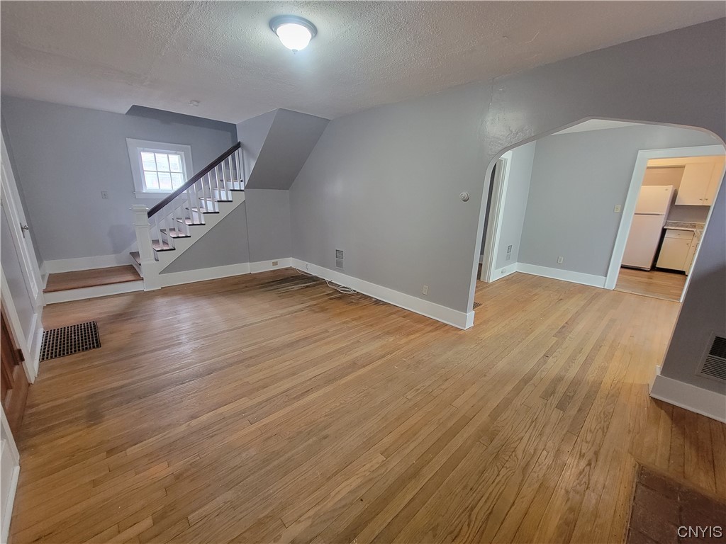 811 Ballantyne Road Syracuse, NY 13207 - Photo 5 of 17