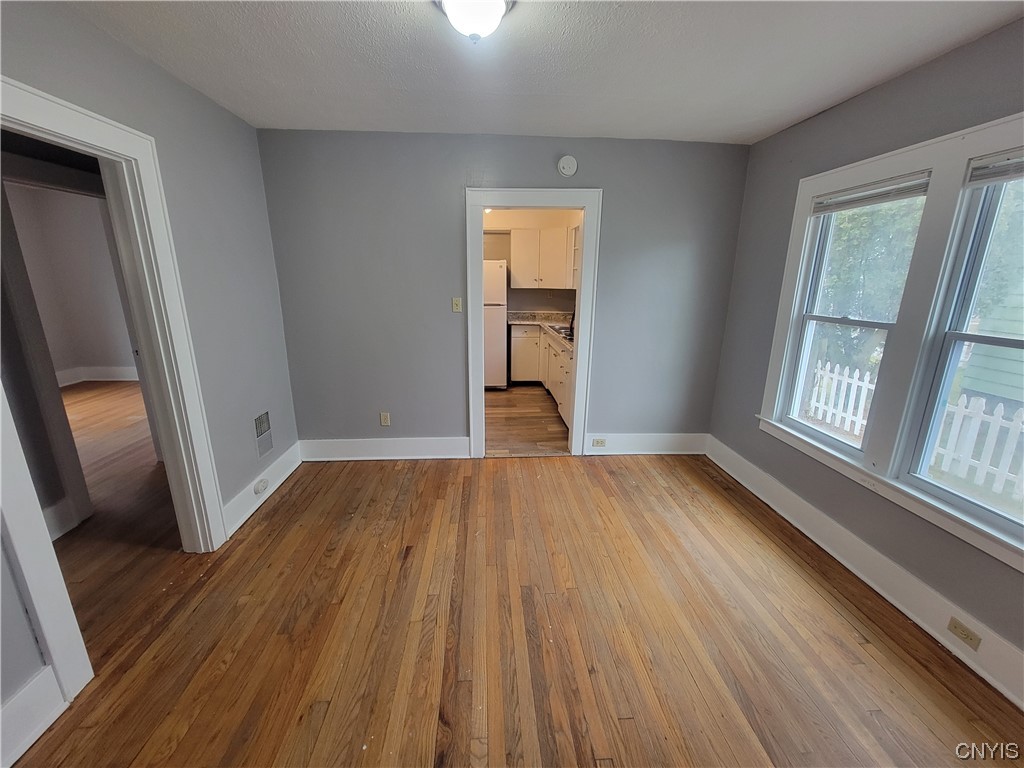 811 Ballantyne Road Syracuse, NY 13207 - Photo 6 of 17