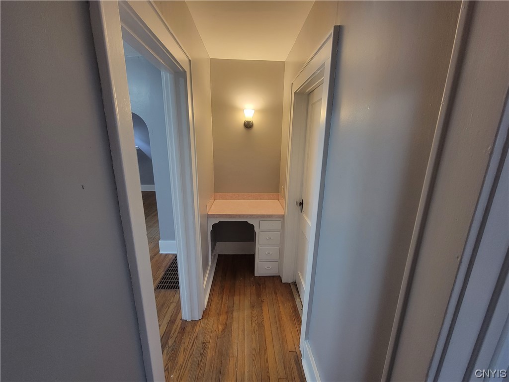 811 Ballantyne Road Syracuse, NY 13207 - Photo 9 of 17